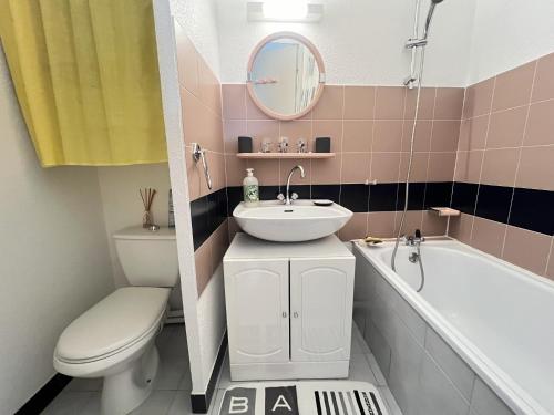 One-Bedroom Apartment image 10