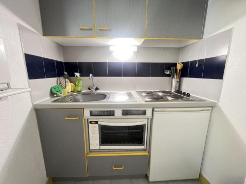 One-Bedroom Apartment image 9