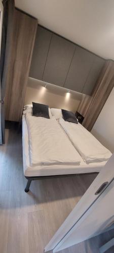 Mobilna hiška suita (Mobilna hiska suita) in Веленє