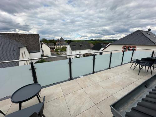 Balcony/terrace, Neue Fewo mit Weinbergsblick - Urlaub im Wein- und Ferienort Bekond in Bekond