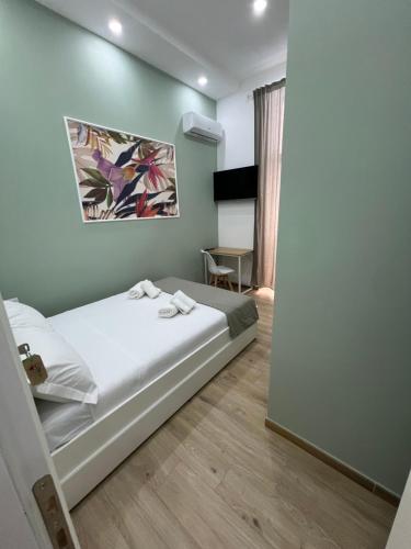 VPM ROOMS central train station Room Type - Small Double Room