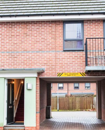 Two Bedroom Semi-detached Modern House in Birmingham in Smethwick