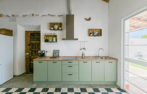 廚房, Gorgeous Home In Villanueva Del Rio Y M in 度菲亞