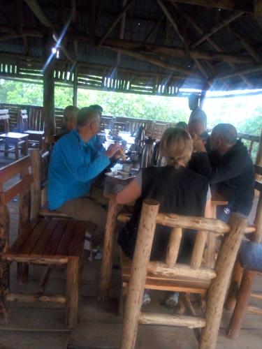 Kibale Forest Cottages And Campsite in Φορτ Πόρταλ