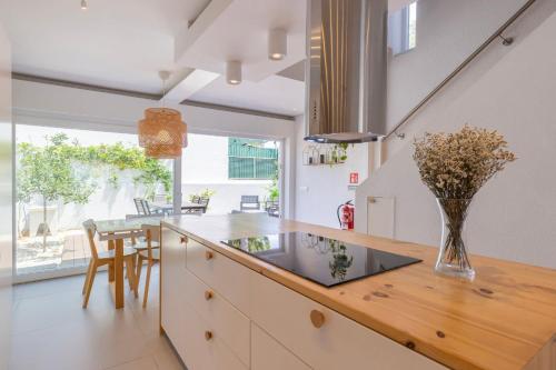 Cocina, Carcavelos Sunny Retreat by LovelyStay in Carcavelos