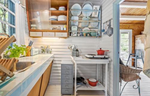 廚房, 1 Bedroom Cozy Home In Nykøbing Sj in 尼克賓西蘭島