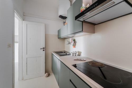 Kitchen, White Conus by Rentbeat in Sorbola