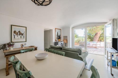 Facilities, White Conus by Rentbeat in Sorbola