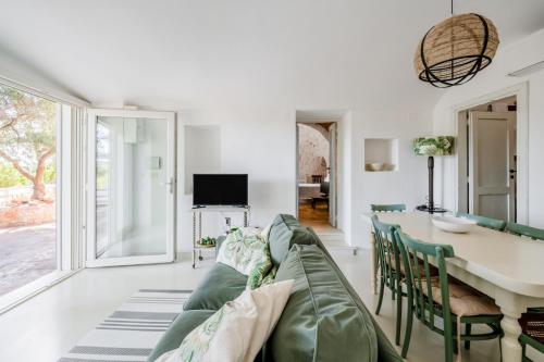 Facilities, White Conus by Rentbeat in Sorbola