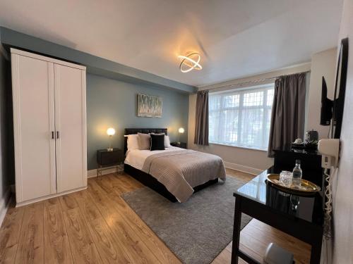 The Madonna Halley Hotel in Edgware