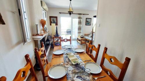 Létesítmények, Nadina's house in Dhilesi