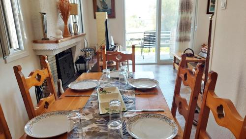 Létesítmények, Nadina's house in Dhilesi