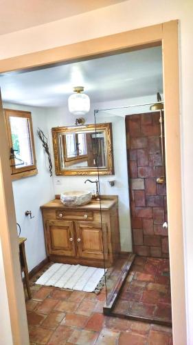 Maison de campagne dans le parc régional du Verdon - Bastide 140m2 et Bastidon 85m2 (Maison de campagne dans le parc regional du Verdon - Bastide 140m2 et Bastidon 85m2) in ลา มาร์ตร