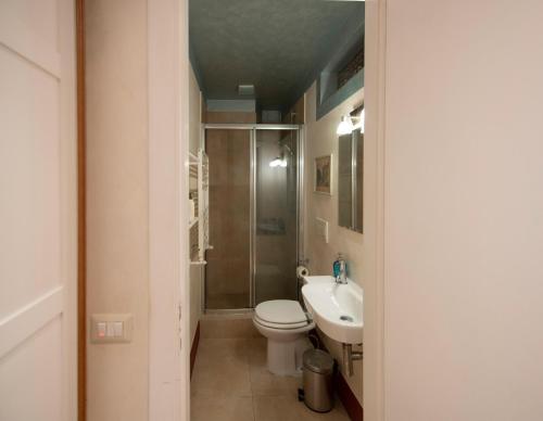 Peruzzi Luxury Apartment by Mamo Florence - image 13
