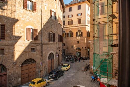 Peruzzi Luxury Apartment by Mamo Florence - image 8
