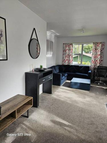Hamilton two-bedroom unit A - Tap to explore photos