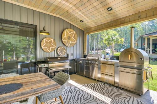Lake Murray Paradise w/ Shared Pool & Hot Tub! in Batesburg-Leesville (SC)