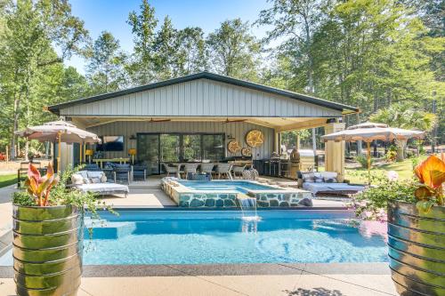 Lake Murray Studio with Pool and Hot Tub in Prosperity in Lake Murray Shores, USA