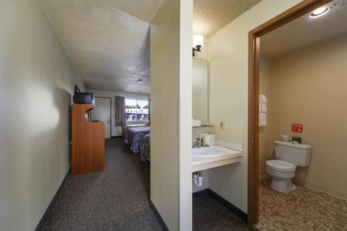 Cocusa Motel - image 6