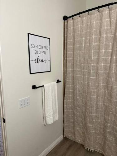The Local Hideaway, Old Town Condo with Pool and Jacuzzi in La Quinta, USA
