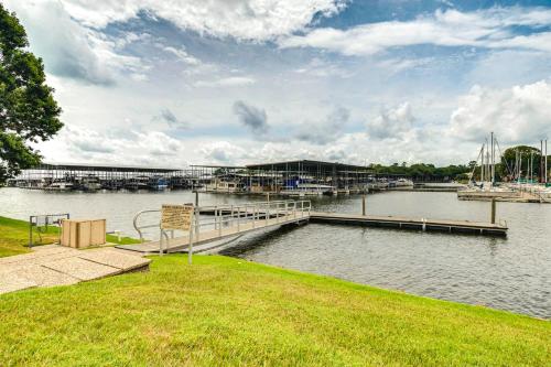 Charming Montgomery Condo - Lake and Pool Access! in Montgomery, USA