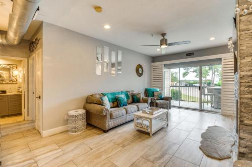 Charming Montgomery Condo - Lake and Pool Access! in Montgomery, USA