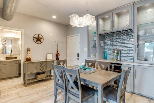 Charming Montgomery Condo - Lake and Pool Access! in Montgomery, USA