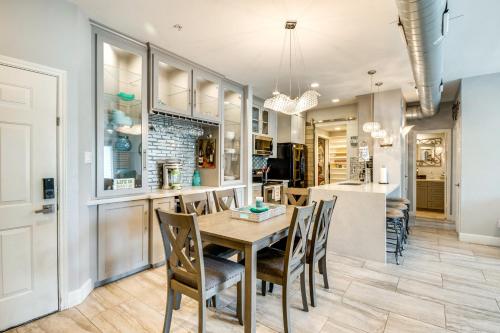 Charming Montgomery Condo - Lake and Pool Access! in Montgomery, USA