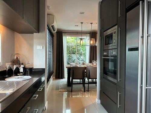 Metthods living near Chiang Mai Night Szafari