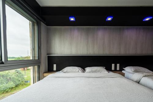 1 king bed, 3 twin beds