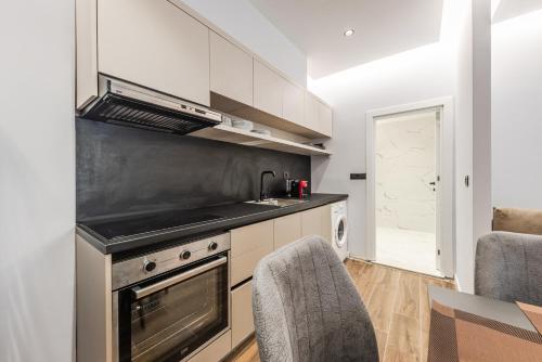 Studio Apartment with Balcony image 4