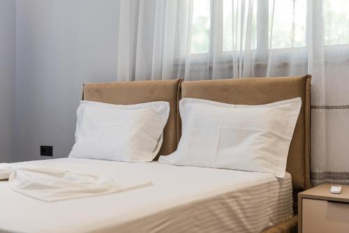 One-Bedroom Apartment image 3