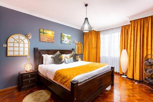 Luxurious king-bed with hot water