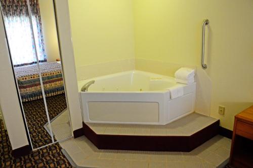King Room with Spa Bath