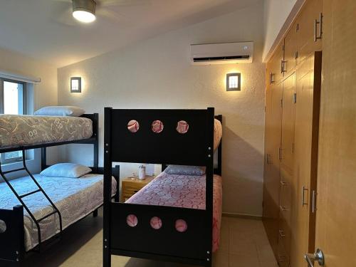 Residencia familiar Flor de loto in Texcalpan, Mexico