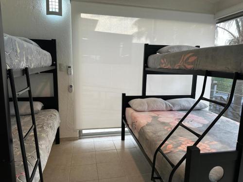 Residencia familiar Flor de loto in Texcalpan, Mexico