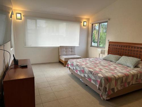 Residencia familiar Flor de loto in Texcalpan, Mexico