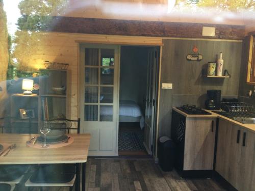 Létesítmények, Bungalow 2 pièces, SDB, terrasse, Piscine de mai à octobre (Bungalow 2 pieces, SDB, terrasse, Piscine de mai a octobre) in La Ferte-Frenel