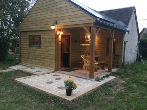 Létesítmények, Bungalow 2 pièces, SDB, terrasse, Piscine de mai à octobre (Bungalow 2 pieces, SDB, terrasse, Piscine de mai a octobre) in La Ferte-Frenel