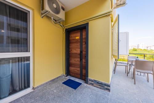 One-Bedroom Apartment image 4
