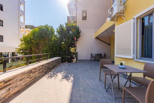 Studio Apartment with Balcony image 1