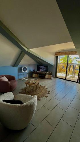 Tropical suite - T2 Flamboyant - Saint-Pierre - 5min de la plage - Location saisonnière - Saint-Pierre