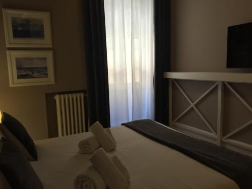 Deluxe Queen Suite image 10