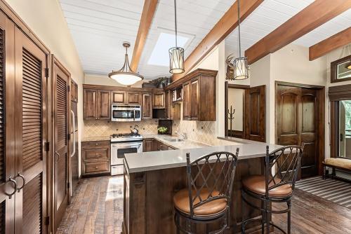 Downtown Aspen Condominiums - image 10