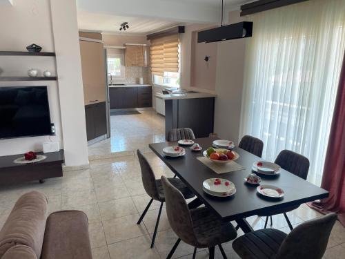 Facilities, Aristides Guesthouse in Lidia