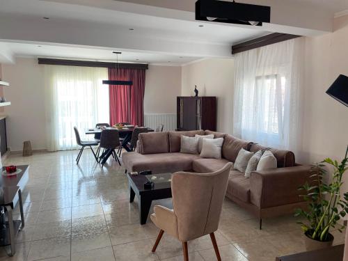 Facilities, Aristides Guesthouse in Lidia