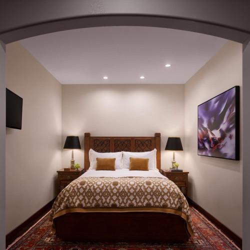 1 king bed, 1 sofa bed