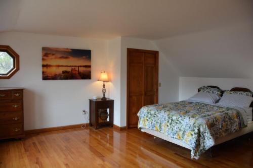 A charm Cape house centrally located close to everything that Cape code offers in เวสต์ ยาร์เมาท์ (MA)