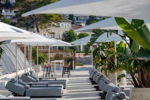 Lazure Marina & Hotel