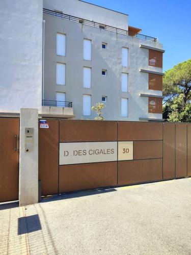 Exterior view, Appartement neuf Piscine near Les Coloniaux